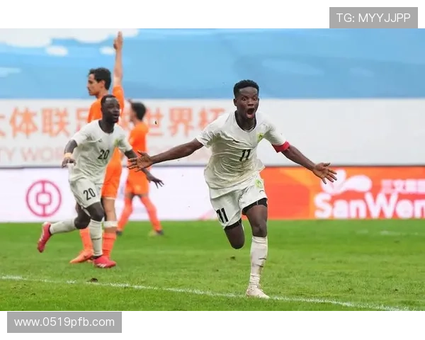 足球明星齐聚世界杯赛场展现风采与激情的盛宴 足球明星齐聚世界杯赛场展现风采与激情的盛宴